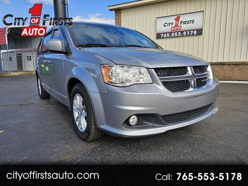 Used 2019 Dodge Grand Caravan SXT image 1