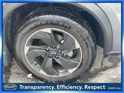 Used 2024 Nissan Rogue SV w/ SV Premium Package image 9