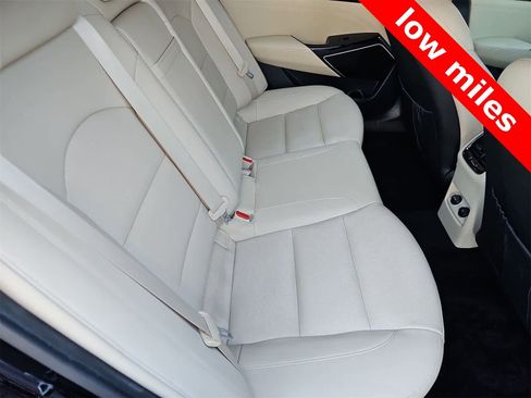 Used 2019 Kia Cadenza Premium image 17
