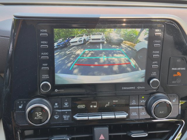 Used 2022 Toyota Highlander XLE FWD image 10