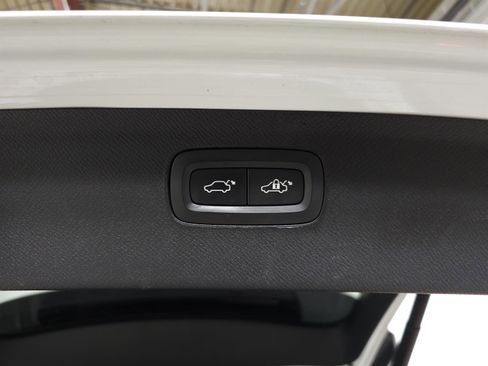 Used 2021 Volvo XC90 T6 Momentum w/ Protection Package Premier AWD/4WD image 8