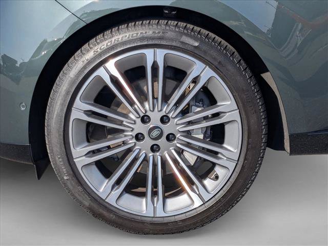 Certified 2025 Land Rover Range Rover SE AWD/4WD image 26
