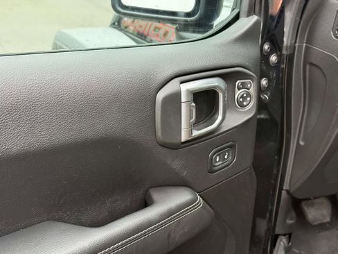 Used 2022 Jeep Wrangler Unlimited Rubicon w/ LED Lighting Group AWD/4WD image 33