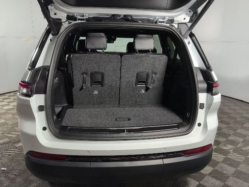 New 2025 Jeep Grand Cherokee L Limited w/ Black Appearance Package AWD/4WD image 6