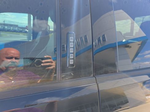 Used 2022 Ford F150 Lariat image 7