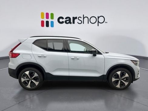 Used 2025 Volvo XC40 B5 Plus AWD/4WD image 3