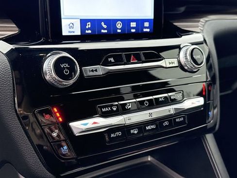 Used 2024 Ford Explorer Limited w/ Limited Technology Package image 18