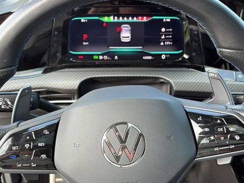 Used 2024 Volkswagen Golf R AWD/4WD image 11