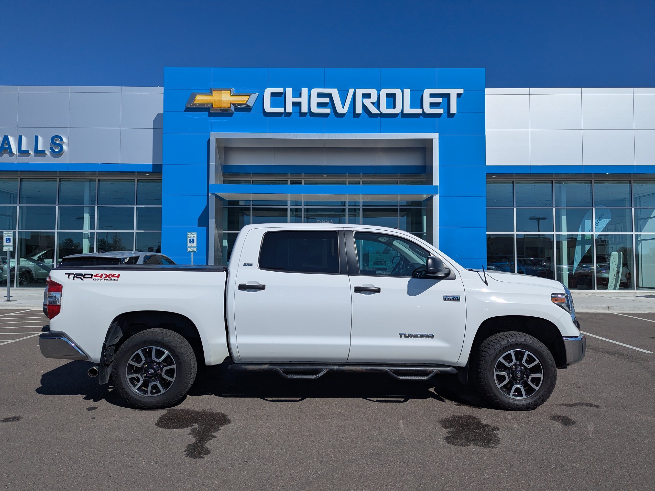 Used 2018 Toyota Tundra SR5 w/ TRD Off Road Package AWD/4WD image 33
