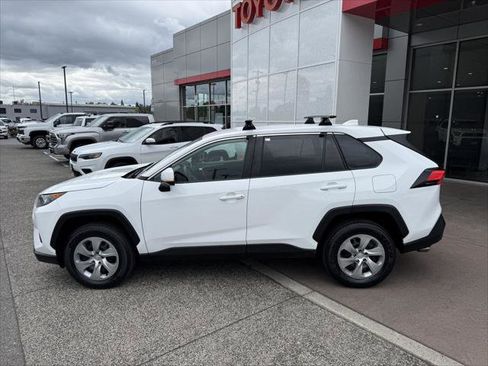 Certified 2022 Toyota RAV4 LE AWD/4WD image 5