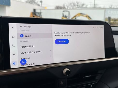 Used 2025 Toyota Crown Signia w/ Advanced Technology Package image 32