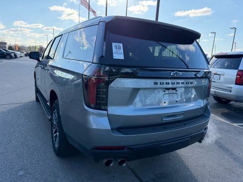 Used 2025 Chevrolet Suburban Z71 image 5