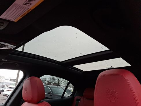 Used 2022 Alfa Romeo Stelvio Veloce image 12