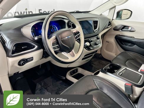 Used 2018 Chrysler Pacifica Limited w/ Advanced Safetytec Group image 3