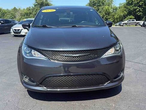 Used 2020 Chrysler Pacifica Touring w/ S Appearance Package FWD image 4