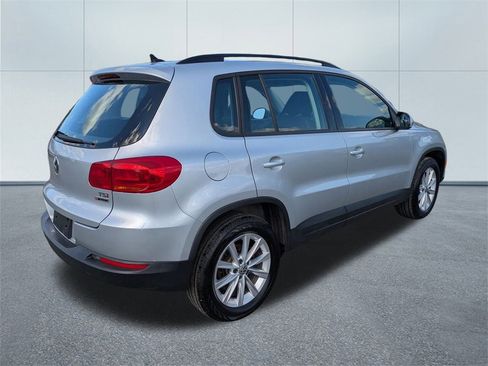 Used 2017 Volkswagen Tiguan S image 3