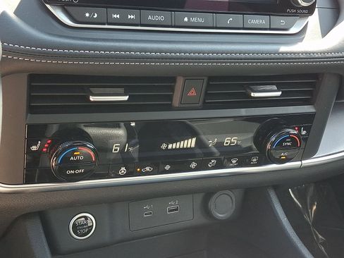 Certified 2023 Nissan Rogue SV w/ SV Premium B Package AWD/4WD image 16