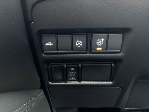 Used 2023 Nissan Armada SL w/ Captain's Chairs Package image 18