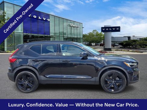 Certified 2023 Volvo XC40 B5 Plus w/ Climate Package AWD/4WD image 8