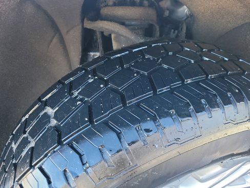 Used 2022 GMC Yukon XL SLT w/ SLT Premium Package image 13