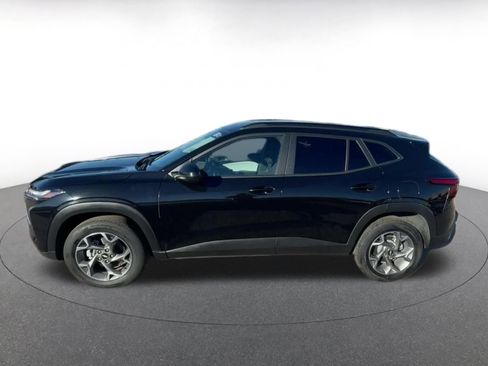 Used 2025 Chevrolet Trax LT image 9