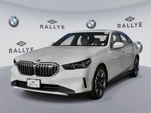 Certified 2025 BMW i5 xDrive40 w/ Premium Package image 3