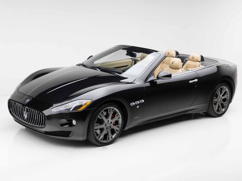 Used 2015 Maserati GranTurismo Convertible RWD image 1