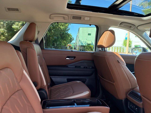Used 2026 Nissan Pathfinder Platinum FWD image 24