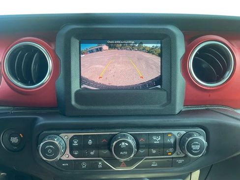 Used 2021 Jeep Wrangler Unlimited Rubicon w/ Cold Weather Group AWD/4WD image 39