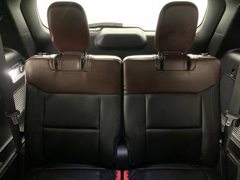 Used 2022 Ford Explorer Platinum w/ Technology Package AWD/4WD image 10