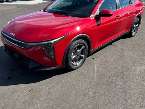 Used 2025 Kia K4 LXS image 3