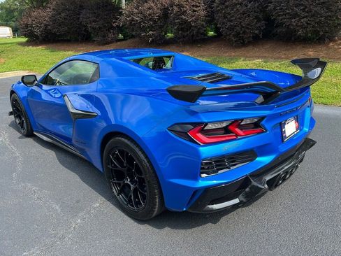 Used 2024 Chevrolet Corvette Z06 w/ Z07 Performance Package RWD image 20