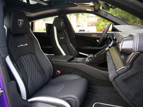 Used 2024 Lamborghini Urus Performante AWD/4WD image 8