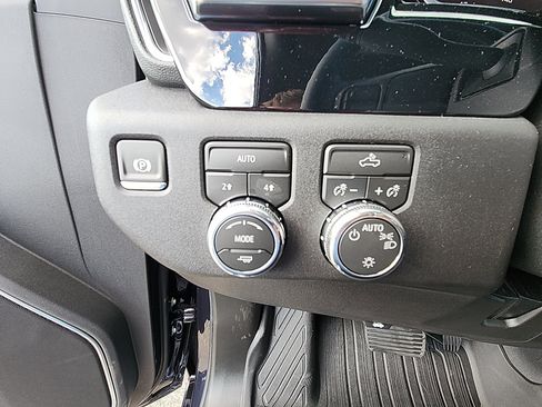 New 2026 GMC Sierra 1500 SLE image 21