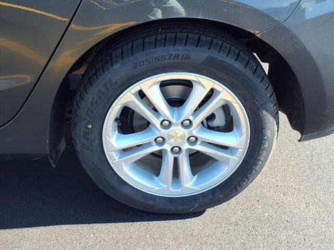 Used 2018 Chevrolet Cruze LT w/ Convenience Package image 25