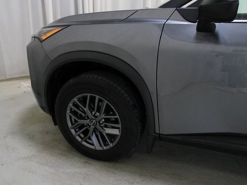 Used 2023 Nissan Rogue S image 8