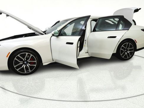 Used 2023 BMW 740i RWD image 11
