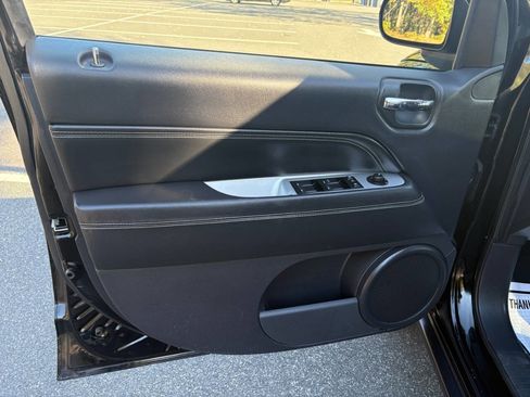 Used 2014 Jeep Compass Latitude w/ Sun/Sound Group image 20