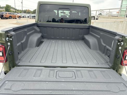 Used 2023 Jeep Gladiator Mojave w/ LED Lighting Group AWD/4WD image 5