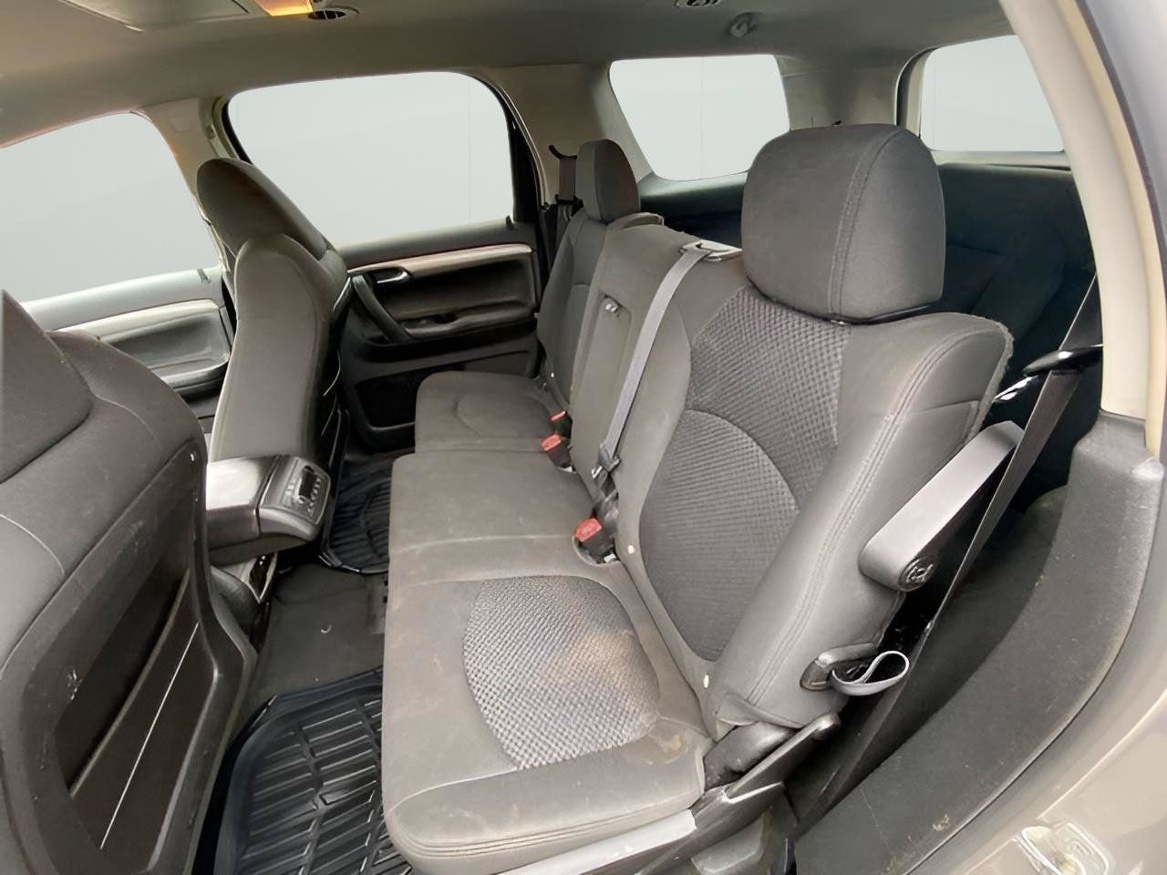 Used 2007 Saturn Outlook XE w/ Advanced Audio Pkg FWD image 18