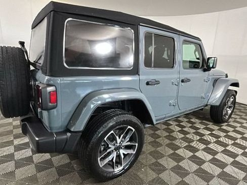 Used 2024 Jeep Wrangler Unlimited AWD/4WD image 2
