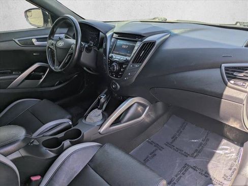 Used 2016 Hyundai Veloster Turbo FWD image 19