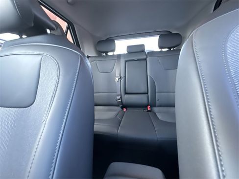 Used 2024 Kia Niro EX image 13