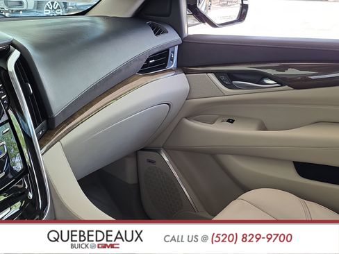 Used 2019 Cadillac Escalade Luxury AWD/4WD image 19
