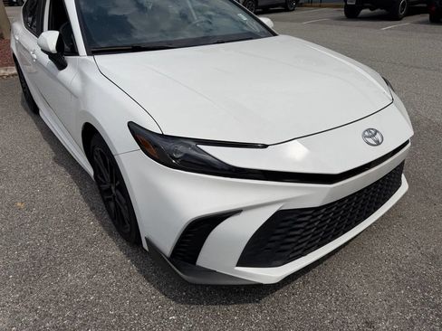 Used 2025 Toyota Camry SE w/ Convenience Package FWD image 13