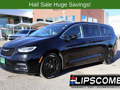 Used 2024 Chrysler Pacifica Touring-L