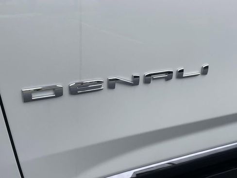 Used 2025 GMC Yukon XL Denali Ultimate image 10