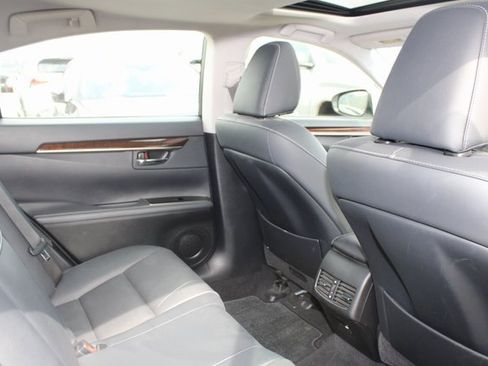 Used 2016 Lexus ES 300h w/ Navigation System Package image 7