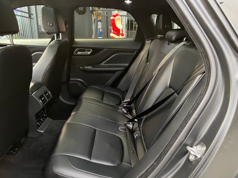 Used 2020 Jaguar F-PACE Premium image 19