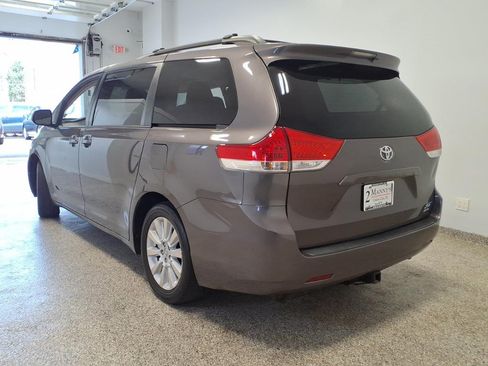 Used 2013 Toyota Sienna XLE AWD/4WD image 6